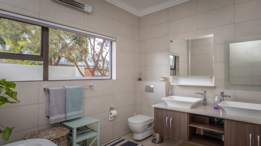 3 Bedroom Property for Sale in The Coves North West